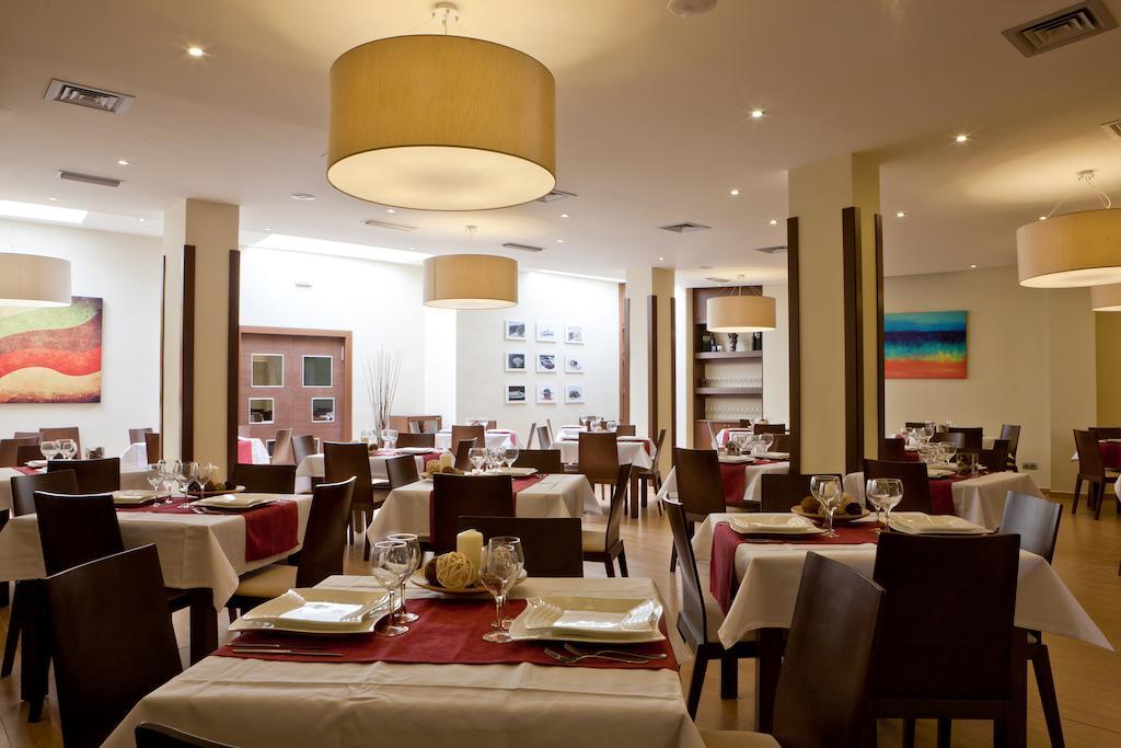 Hotel Quino กวาร์ดามาร์เดลเซกูรา ภายนอก รูปภาพ